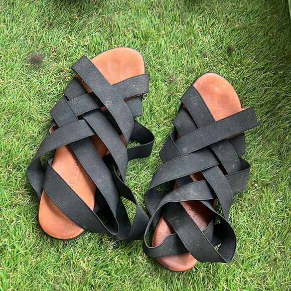 Gentle Souls - Black Sandals - Strappy - Most Comfortable Sandals I Own - Picture 1 of 3